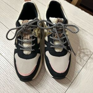 Posh by Poleman Faux Fur Metallic Sneakers Size 9